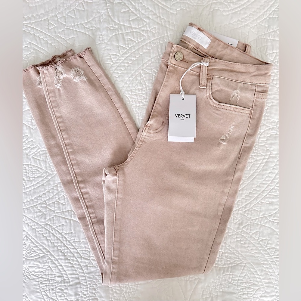 NEW WITH TAGS 🏷️ Vervet High Rise Skinny Jeans 💕 Light Distressing